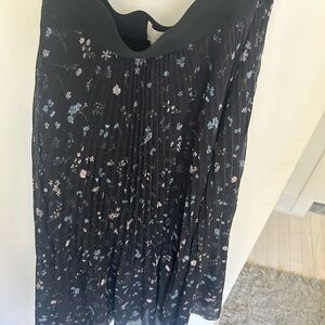 Aritiza ladies midi skirt black with floral details size S